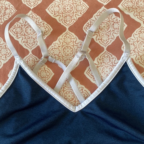 H&M size medium sports bra without pads - Picture 3 of 9